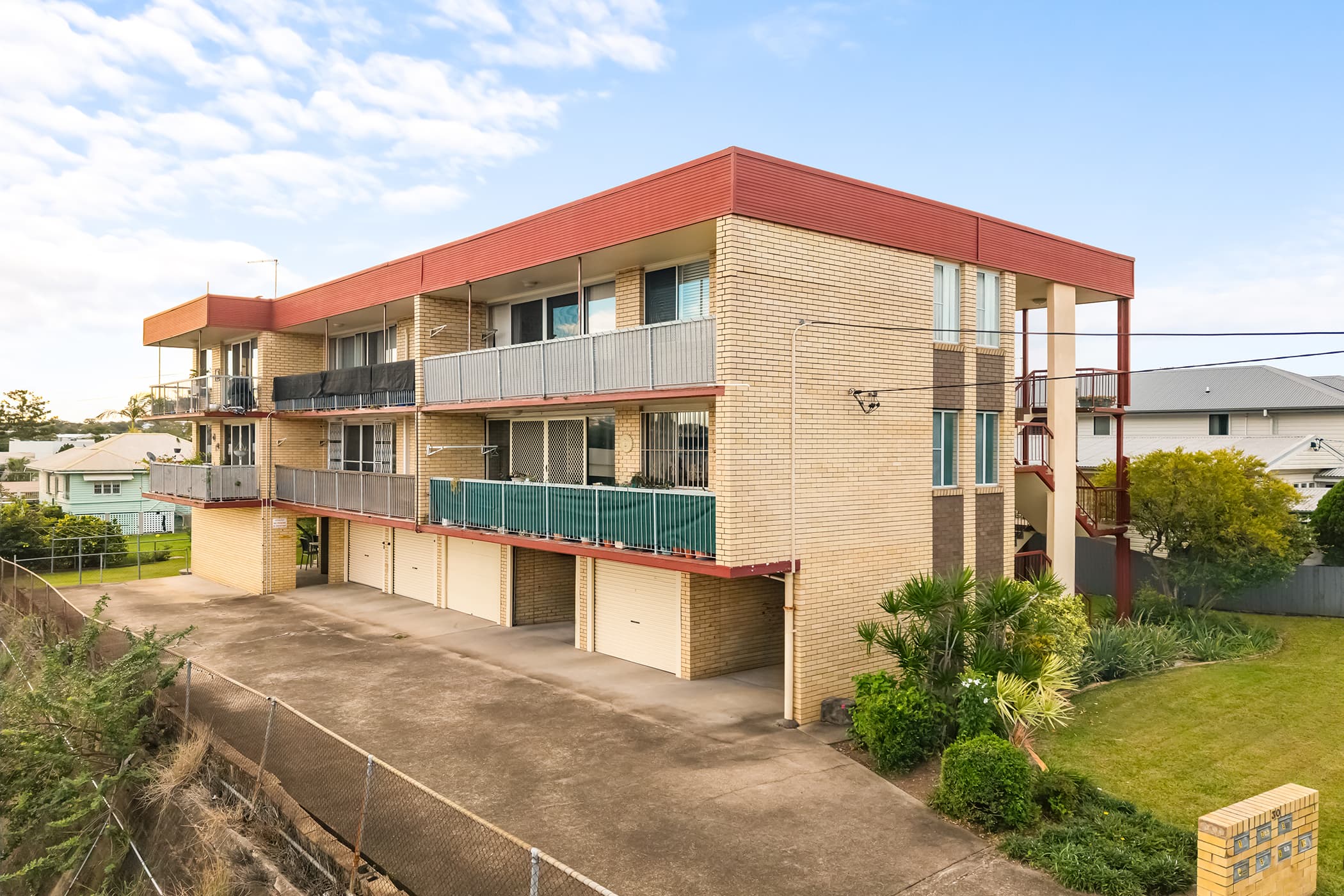 2/30 Shrapnel Road, Cannon Hill — photo 1 of 5