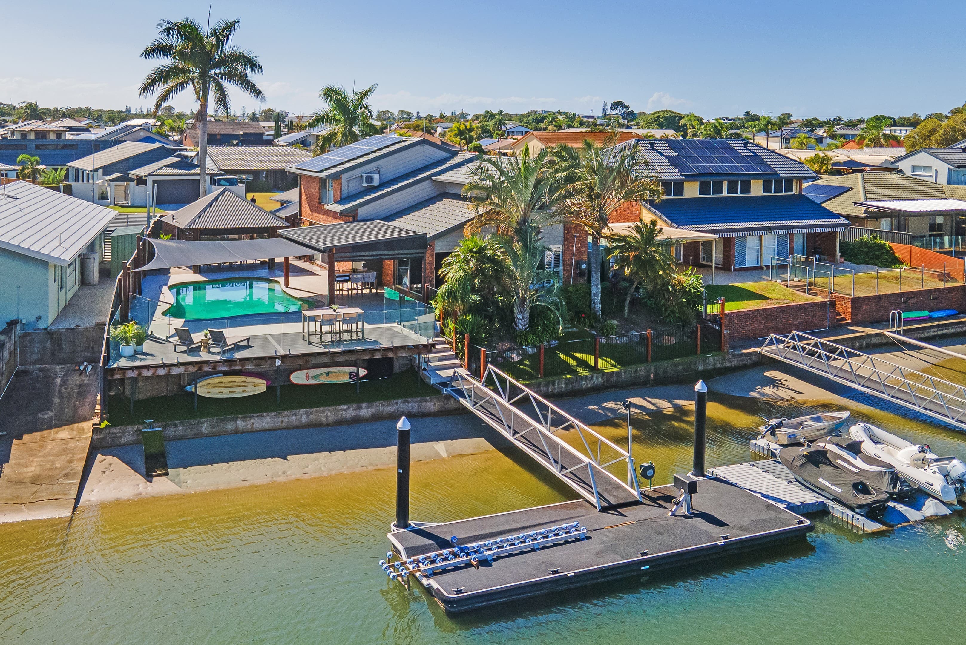 22 Seabreeze Street, Paradise Point — photo 1 of 8