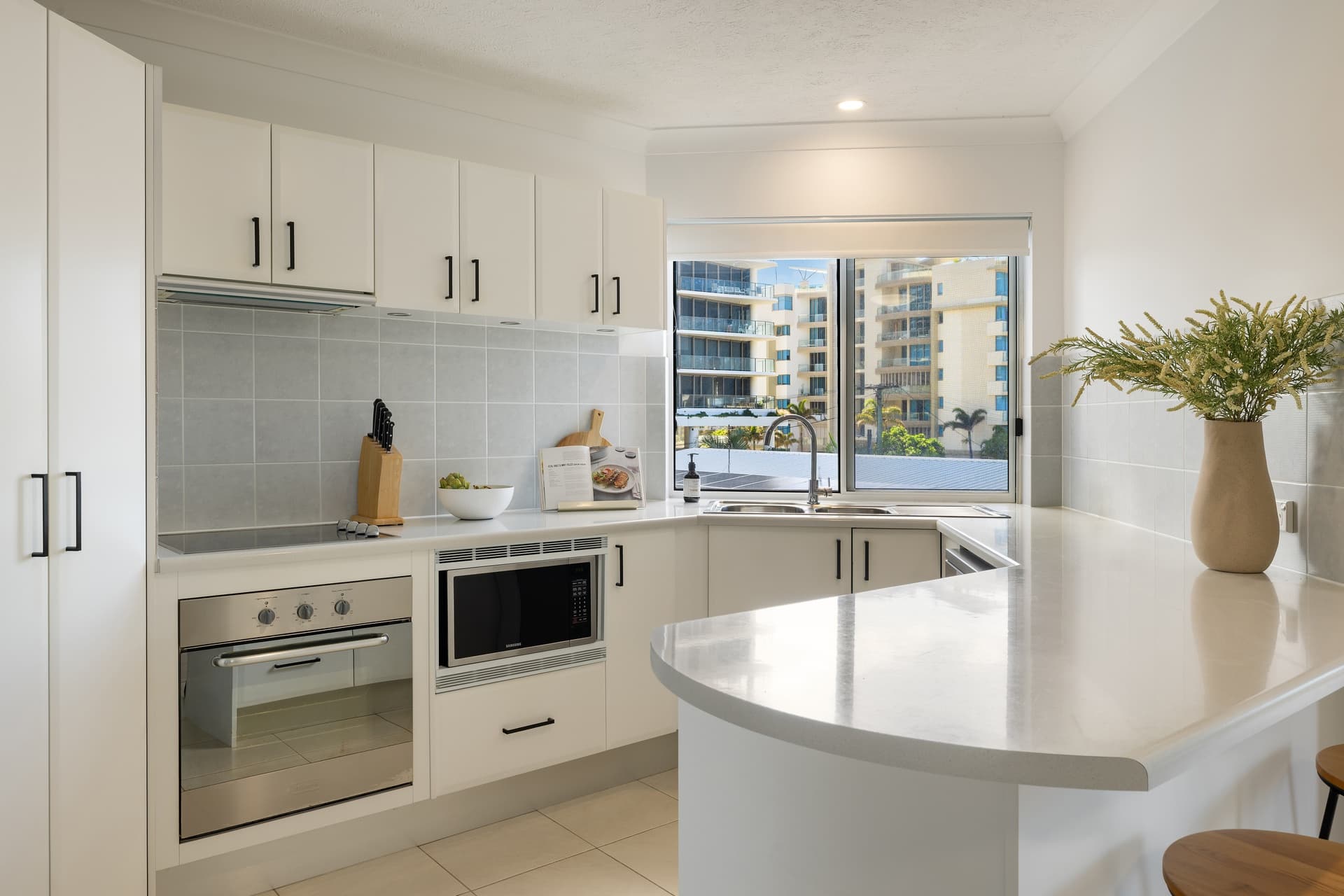 6/24-26 Peerless Avenue, Mermaid Beach — photo 4 of 5