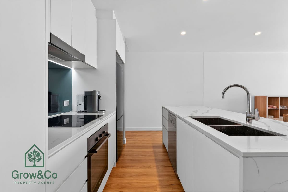 102/137 Eugaree Street, Southport — photo 2 of 5