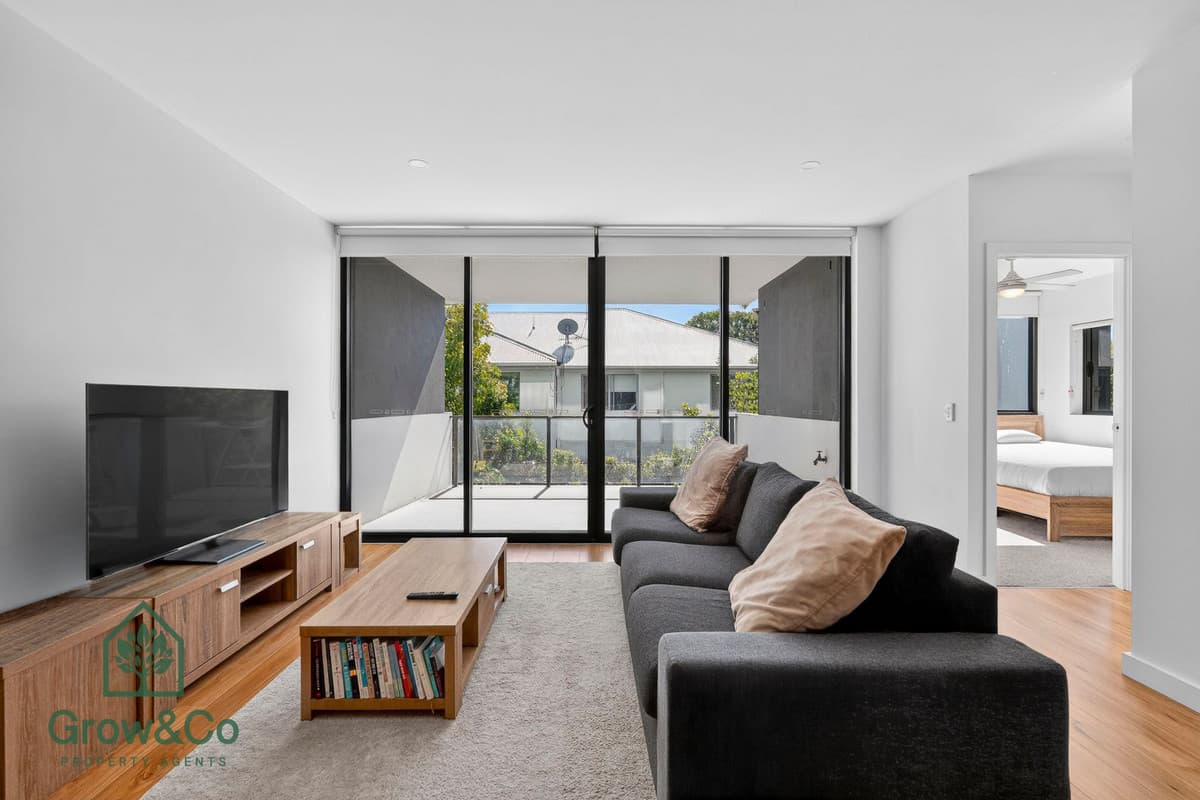 102/137 Eugaree Street, Southport — photo 3 of 5
