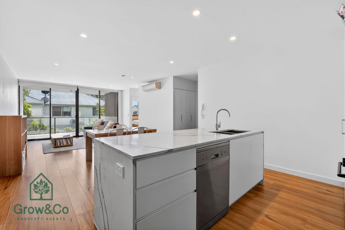 102/137 Eugaree Street, Southport — photo 4 of 5