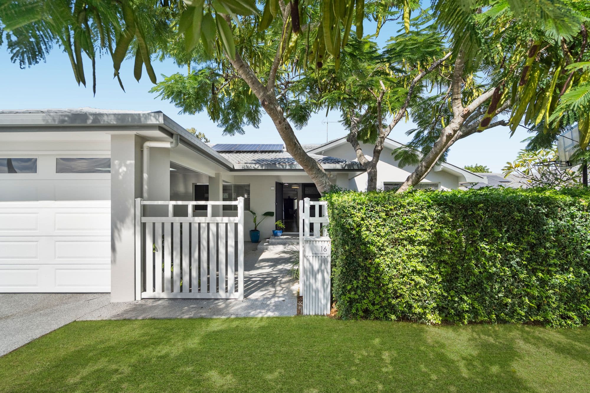 16 Inveray Avenue, Benowa — photo 1 of 5
