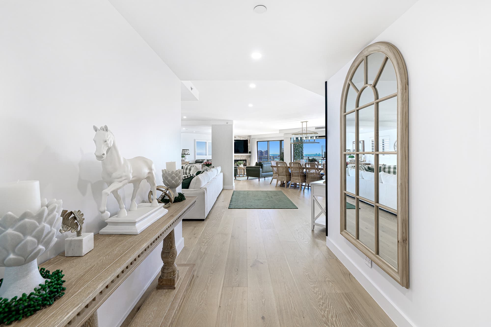 181/8 Admiralty Drive, Surfers Paradise — photo 2 of 5