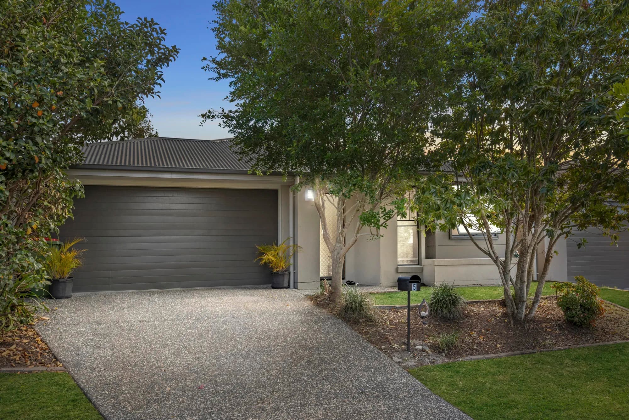 5 Maurie Pears Crescent, Pimpama — photo 1 of 5