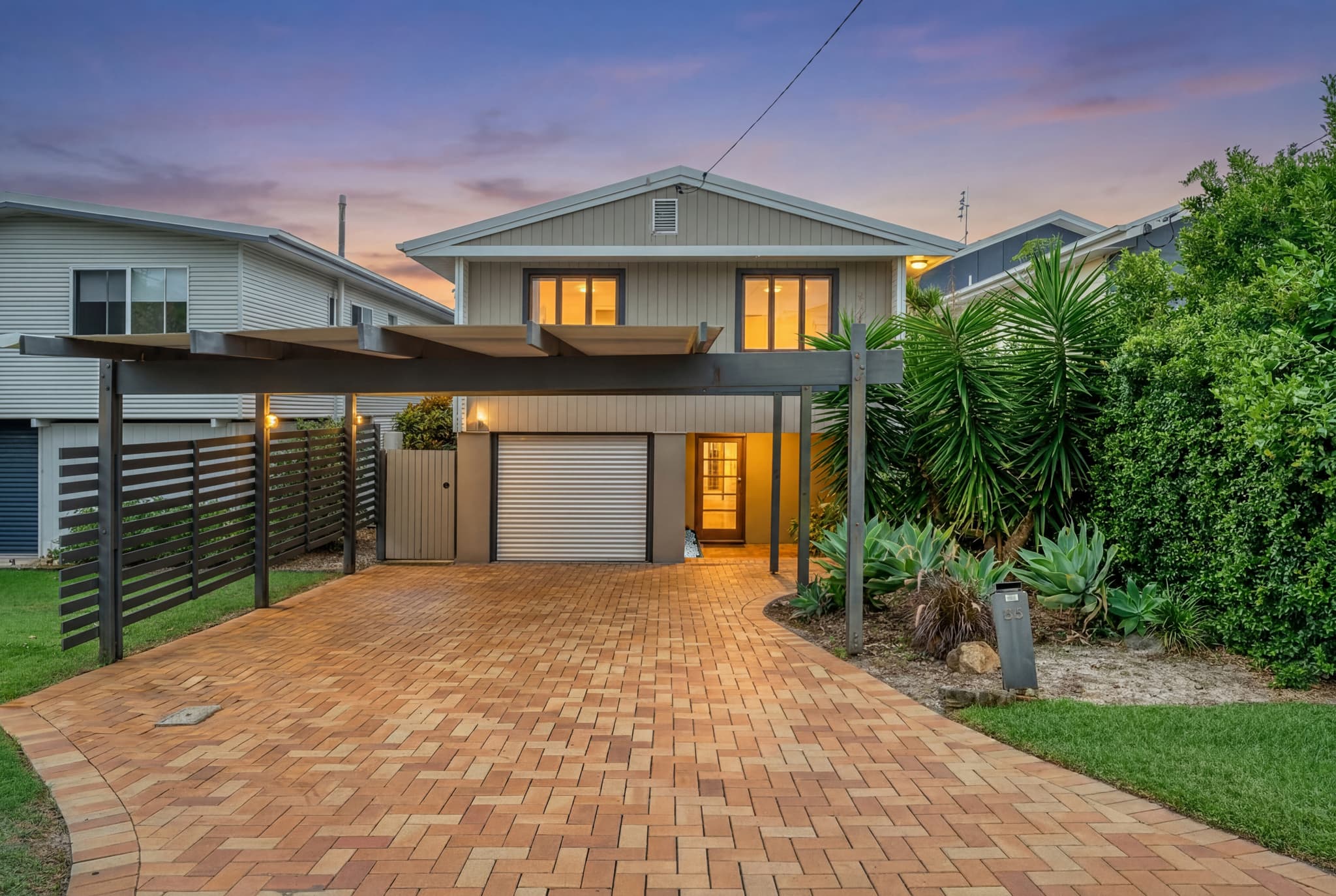 23 Nothling Street, Moffat Beach — photo 1 of 21