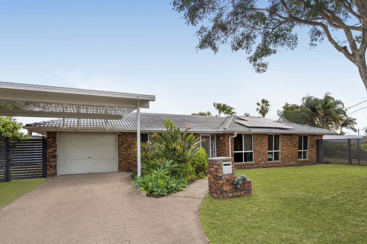 10 Buschman Close, Redbank Plains — photo 1 of 5