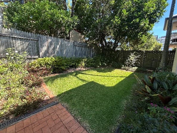 3/15 Wellington Street, Coorparoo — photo 3 of 5