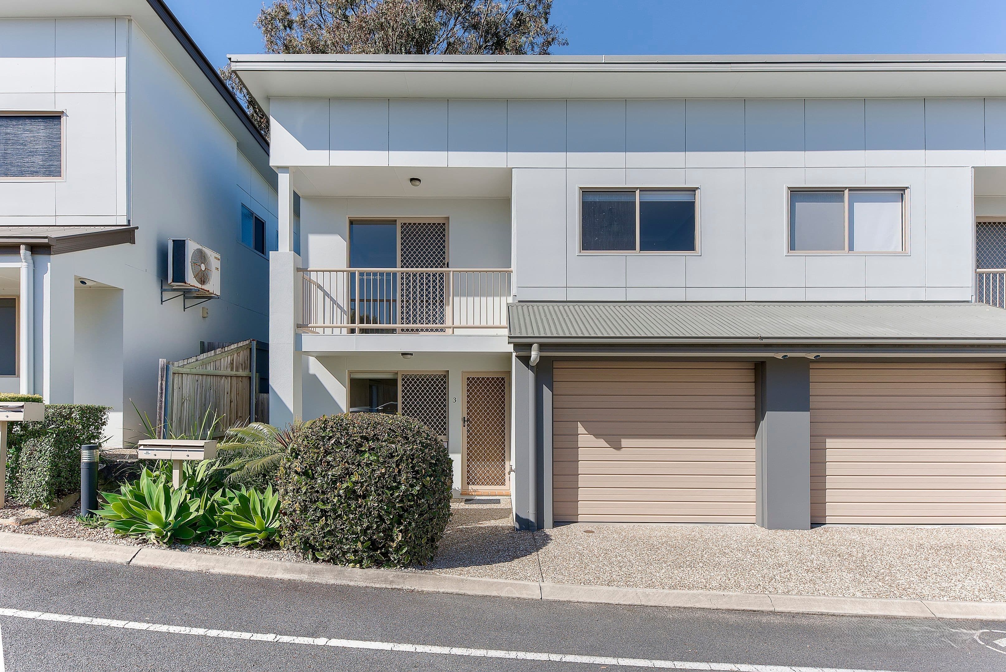 3/11 Tripcony Place, Wakerley — photo 1 of 5