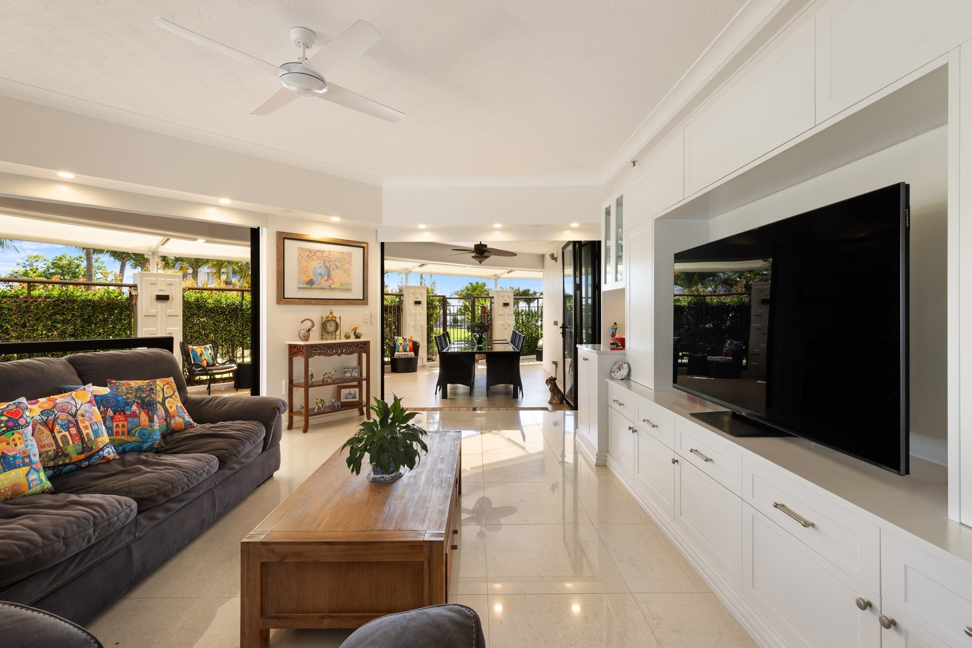 1/17 Bayview Street, Runaway Bay — photo 3 of 5