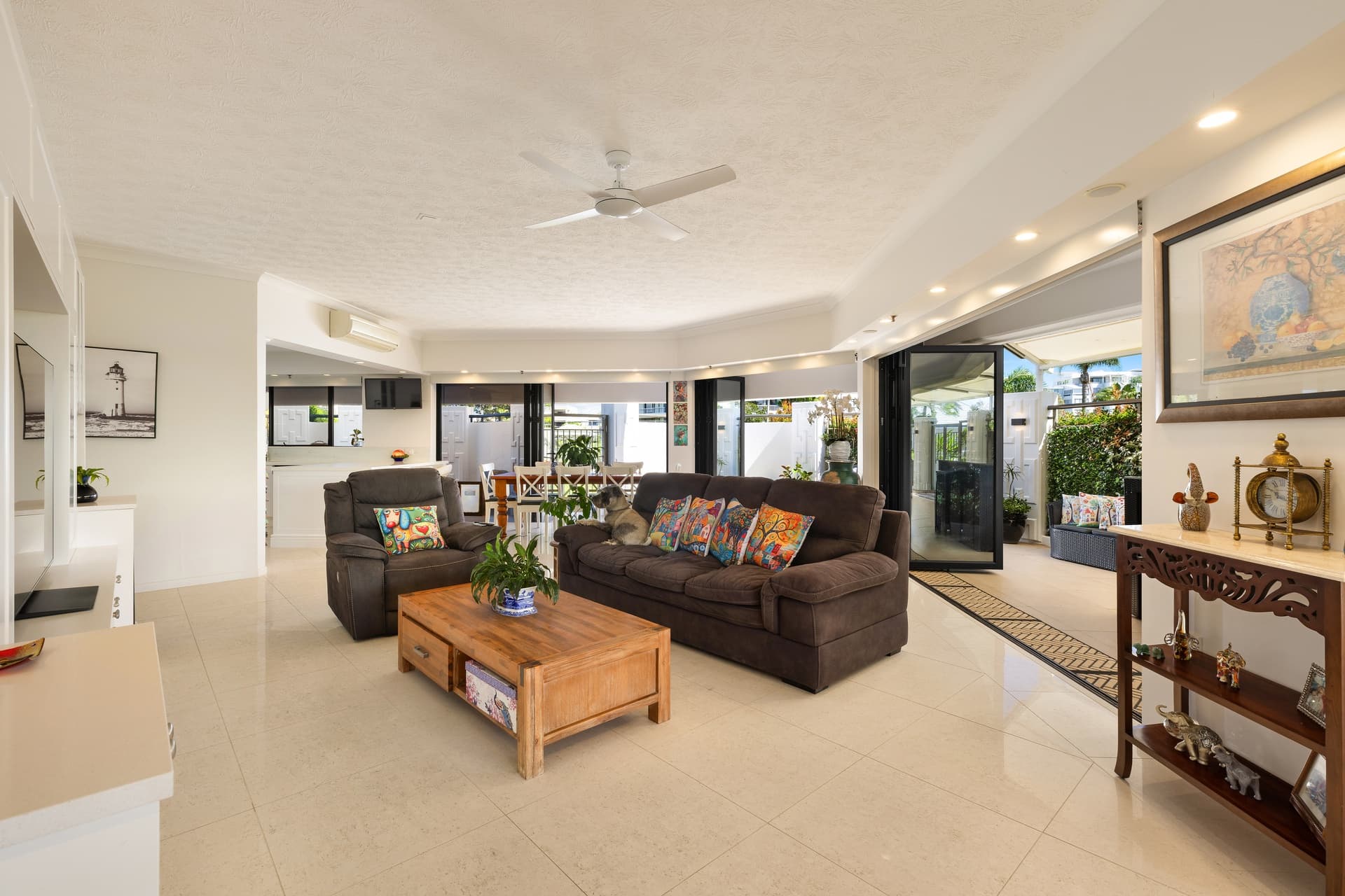 1/17 Bayview Street, Runaway Bay — photo 4 of 5