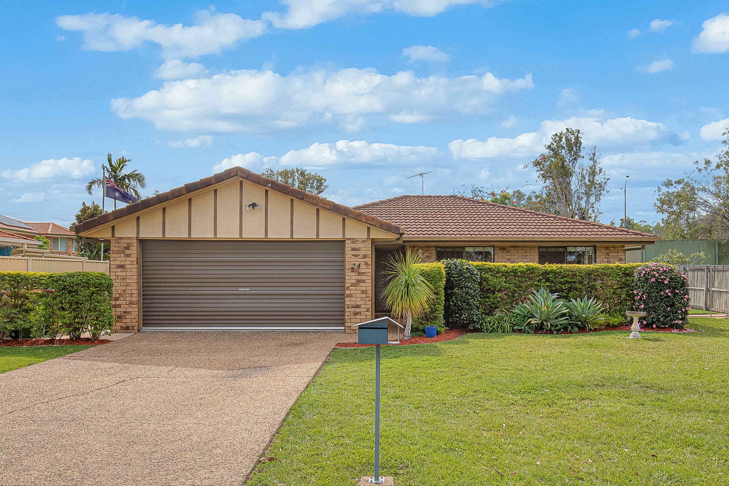 24 Kilsay Crescent, Meadowbrook — photo 1 of 5