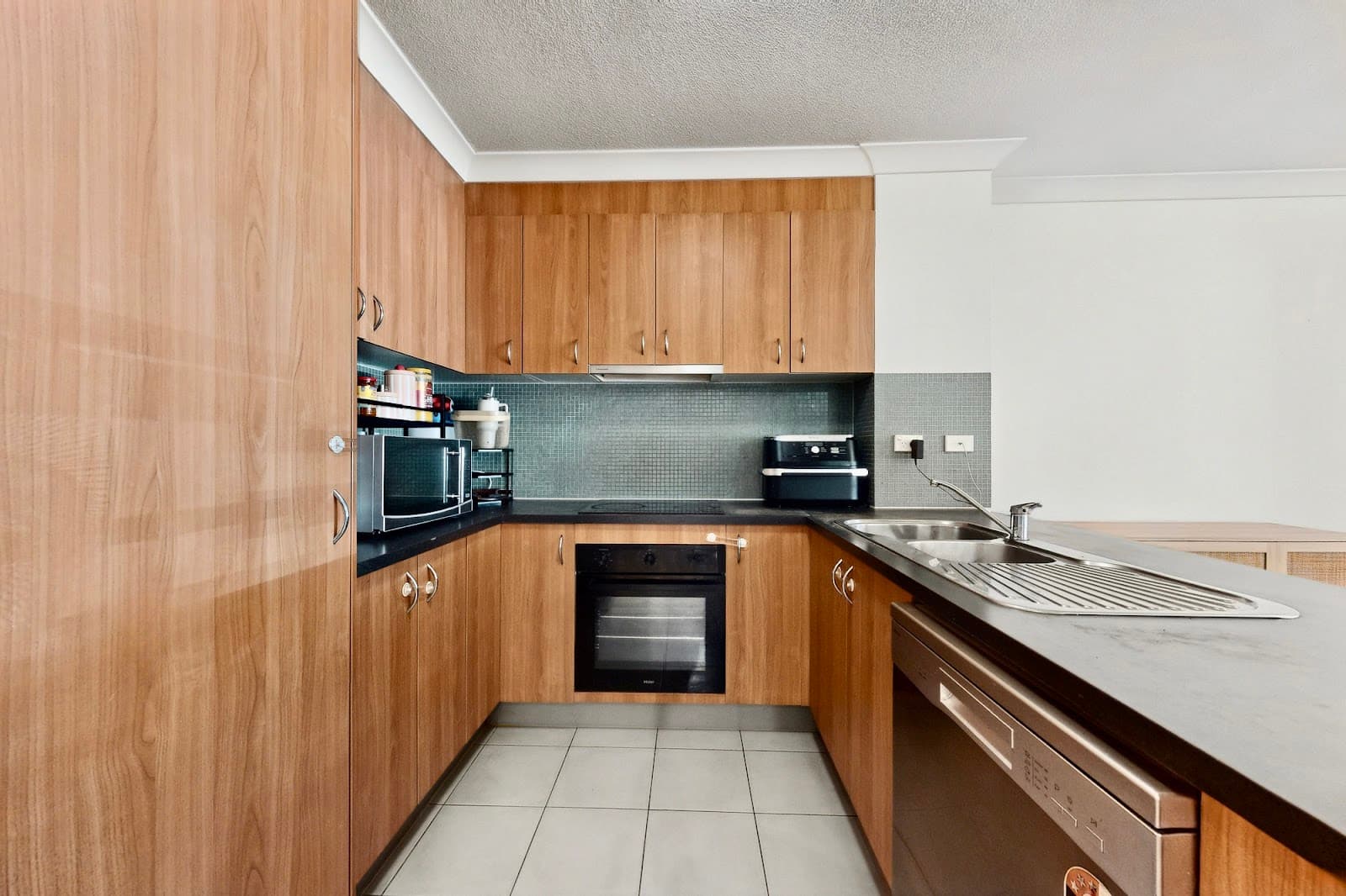1003/33 Clark Street, Biggera Waters — photo 2 of 5