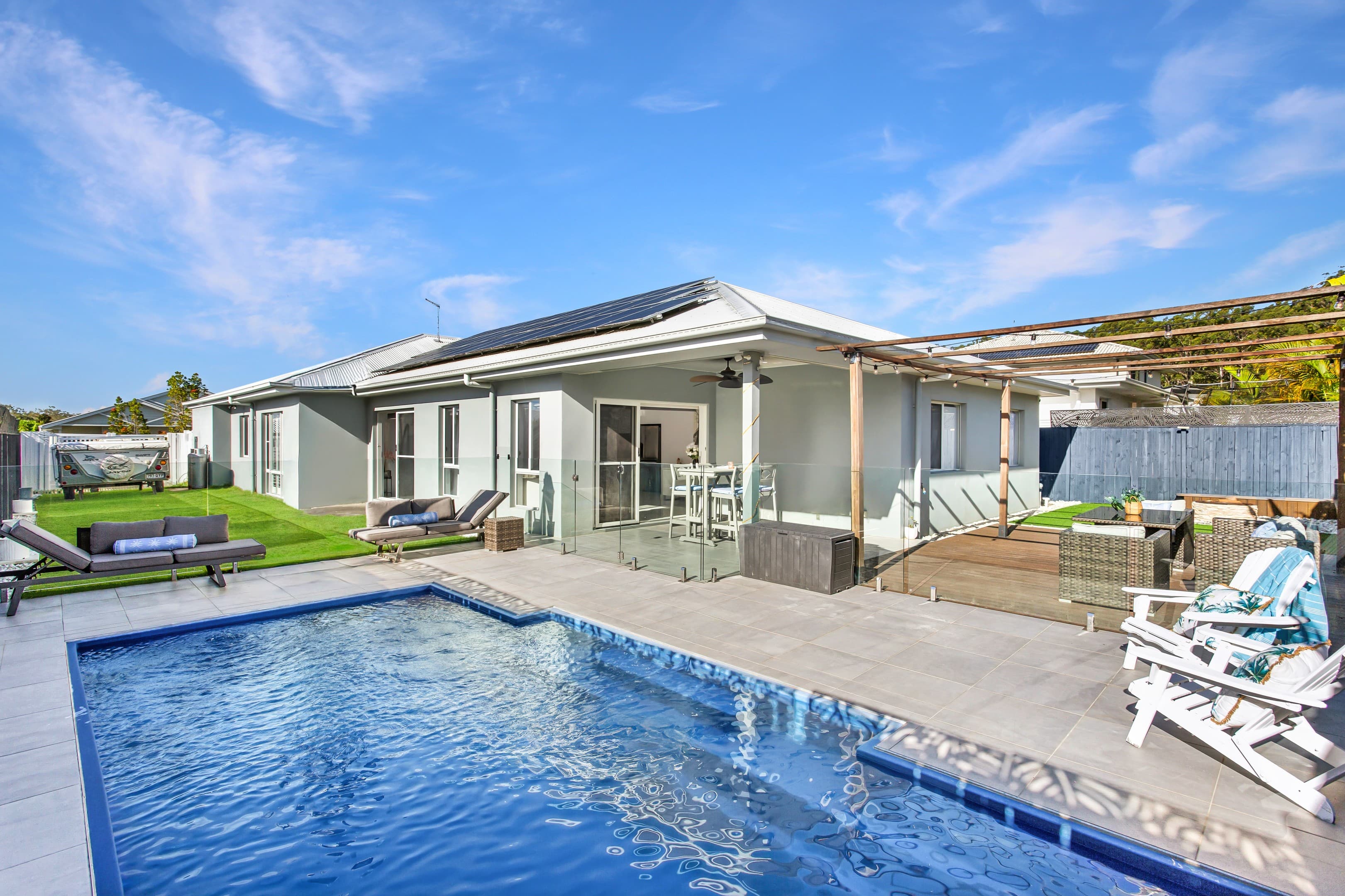 4 Mayfair Crescent, Baringa — photo 1 of 5