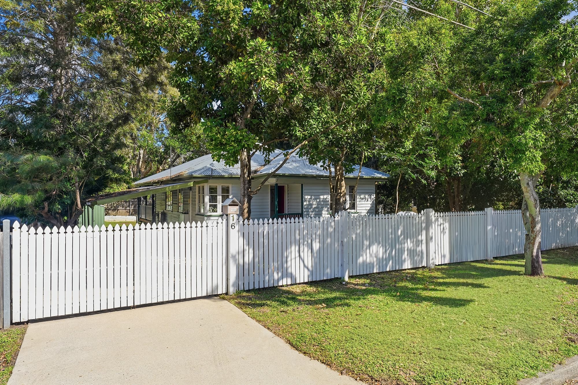 16 Barber Street, Keperra — photo 1 of 5