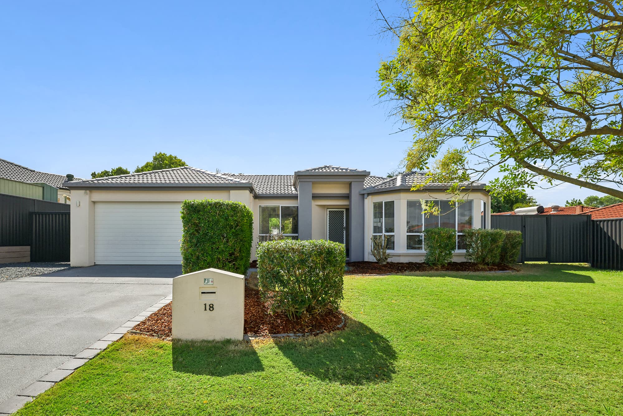 18 Shepton Crescent, Mudgeeraba — photo 1 of 5