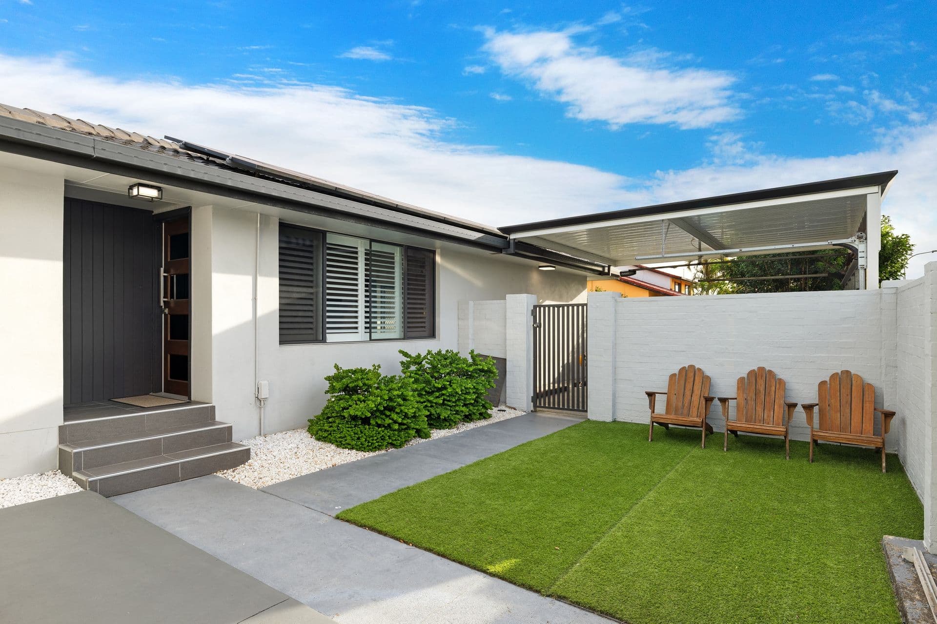 12 Fairsky Avenue, Mermaid Waters — photo 1 of 21