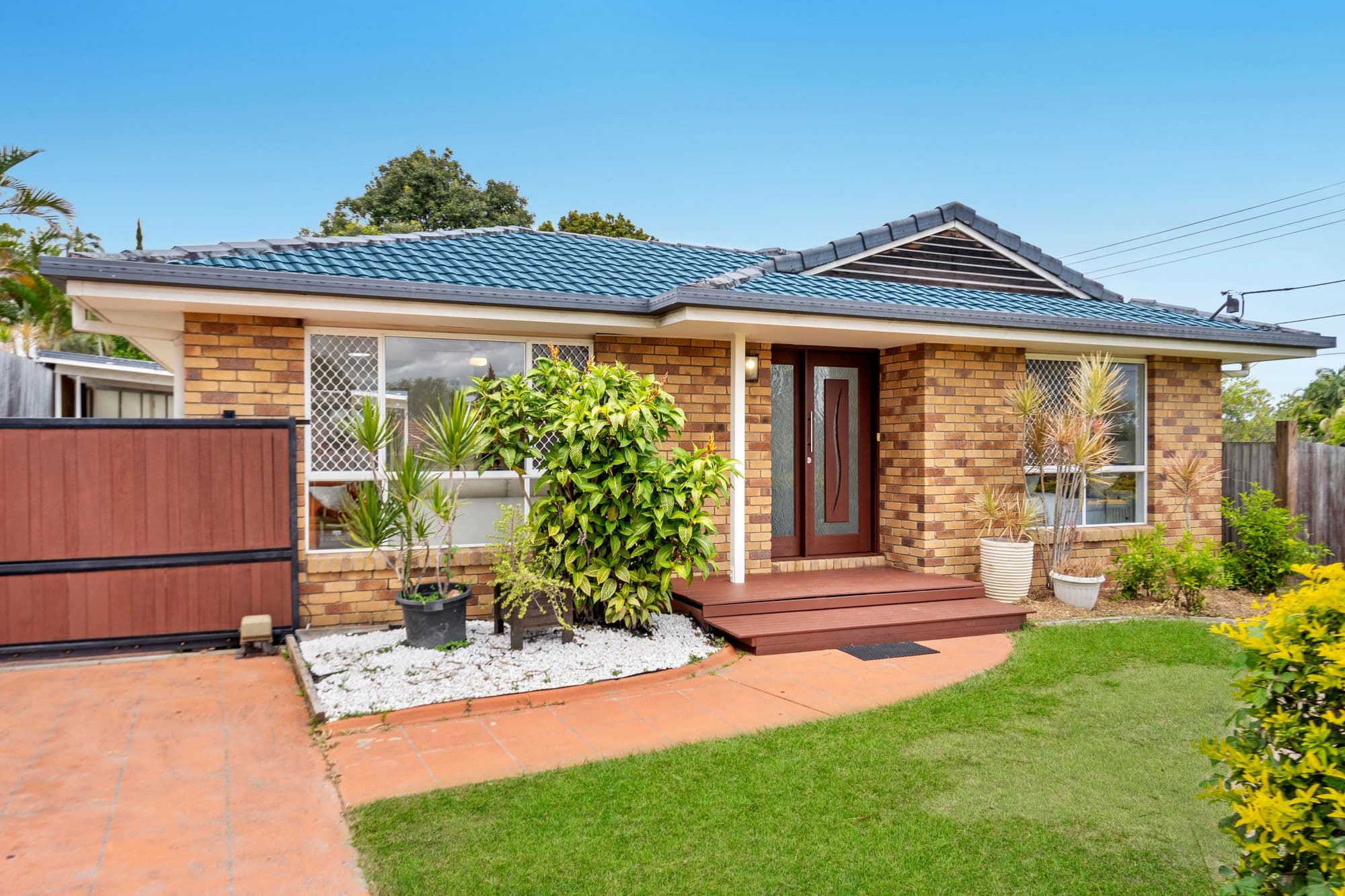 33 Jardine Drive, Springwood — photo 1 of 5