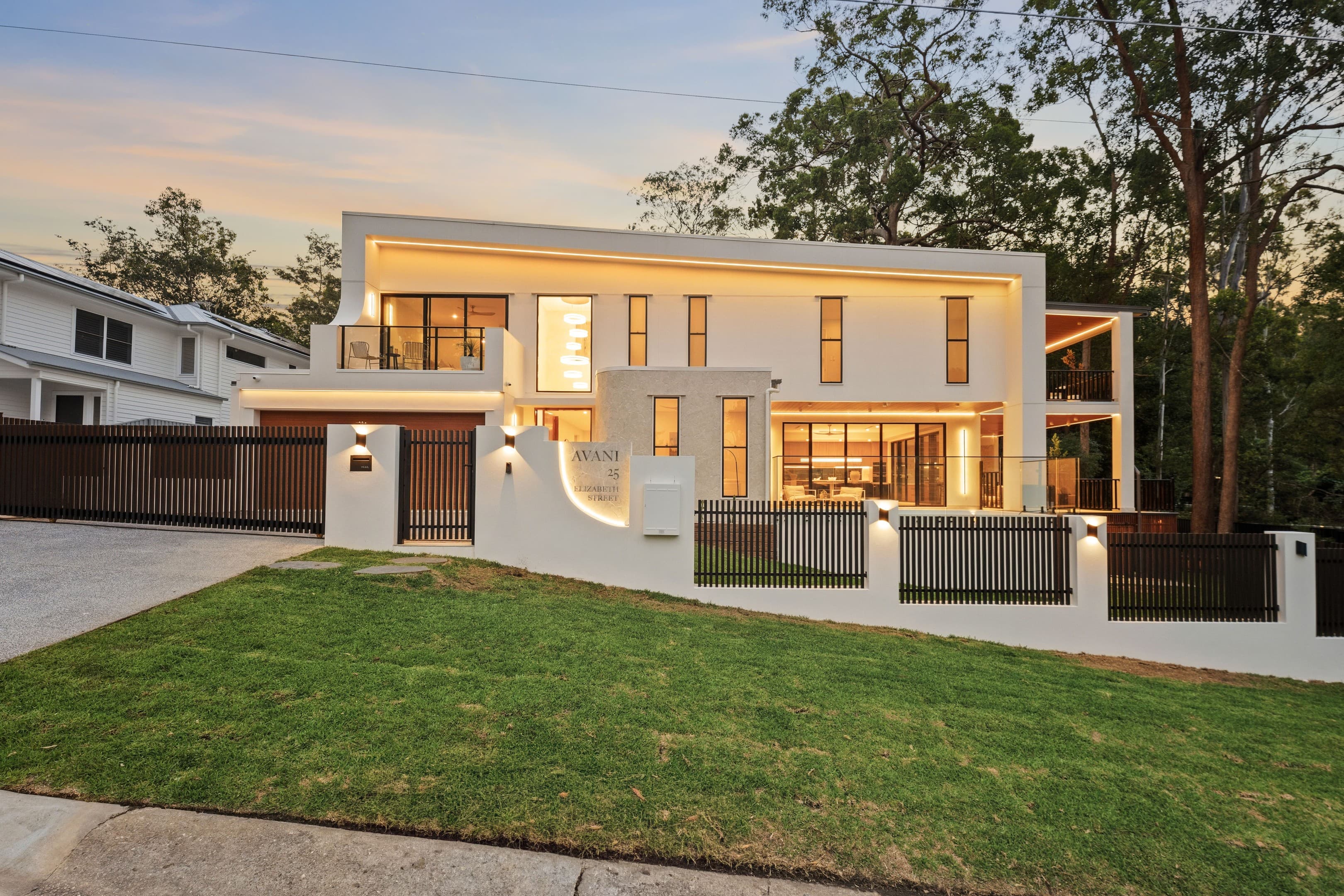 25 Elizabeth Street, Everton Hills — photo 1 of 5