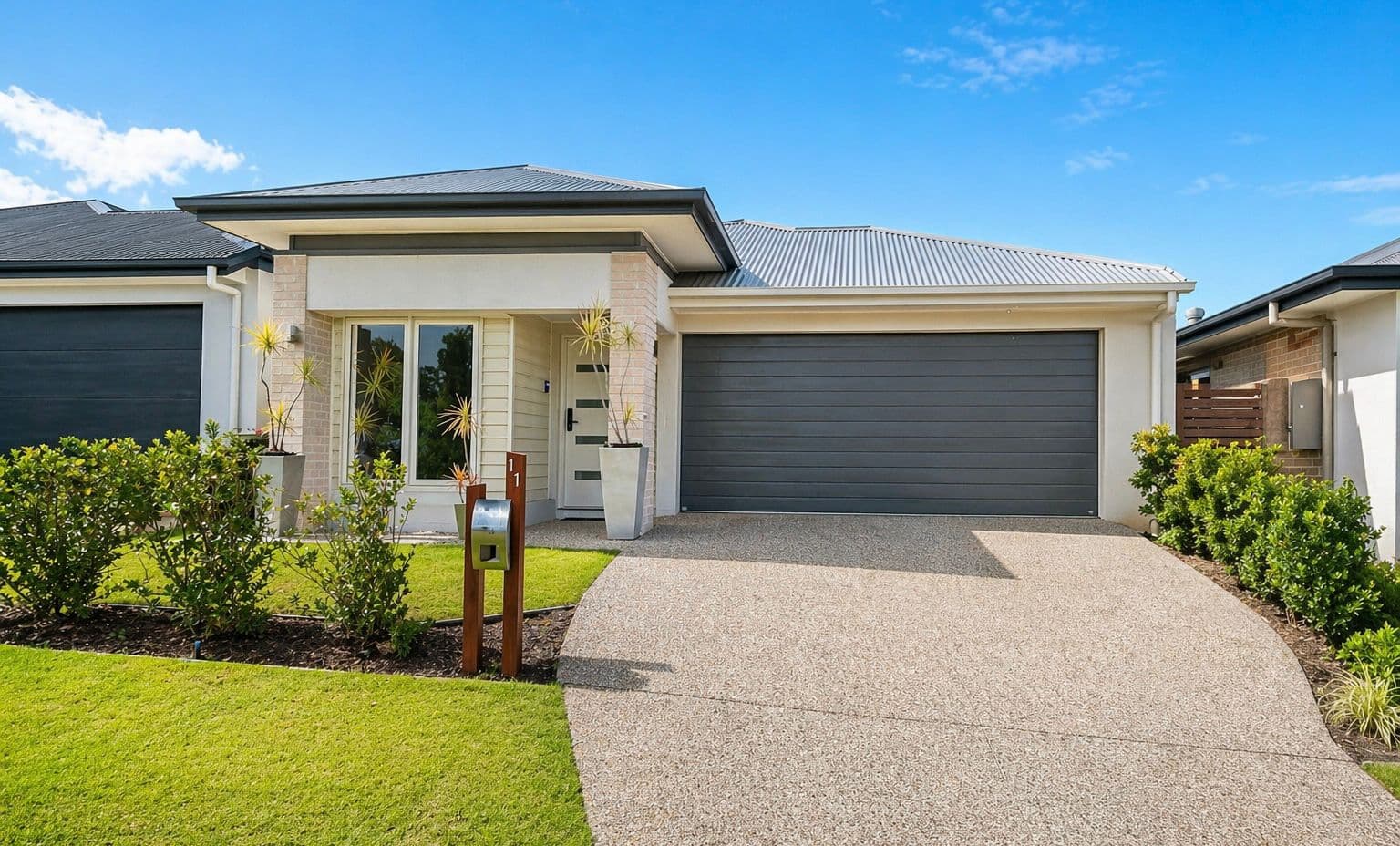 11 Zucanna Avenue, Ormeau — photo 1 of 5
