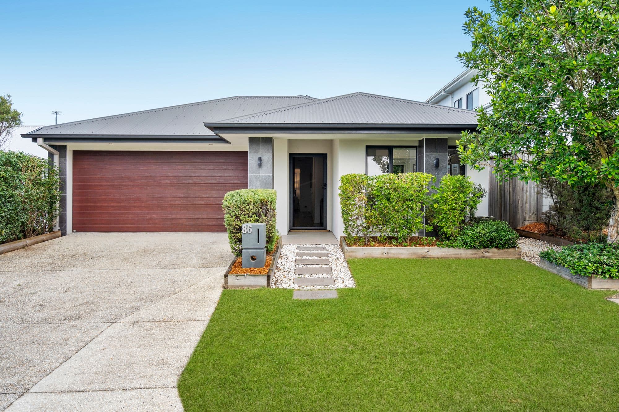 86 Lomond Circuit, Upper Kedron — photo 1 of 5