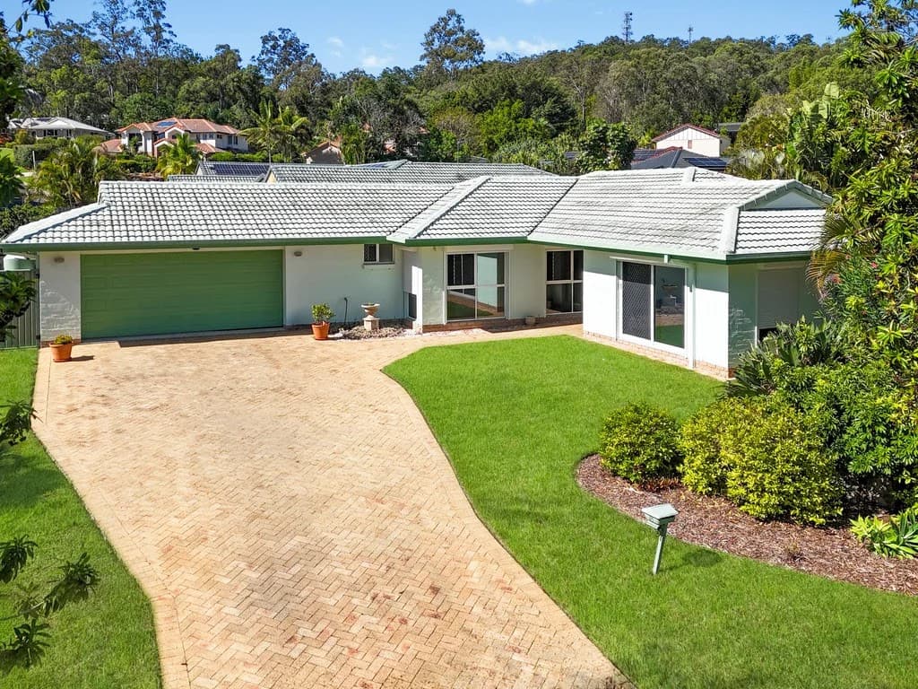 18 Wardley Drive, Parkwood — photo 1 of 5