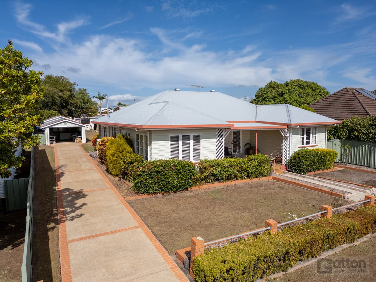 32 Smith Street, Gatton — photo 1 of 5