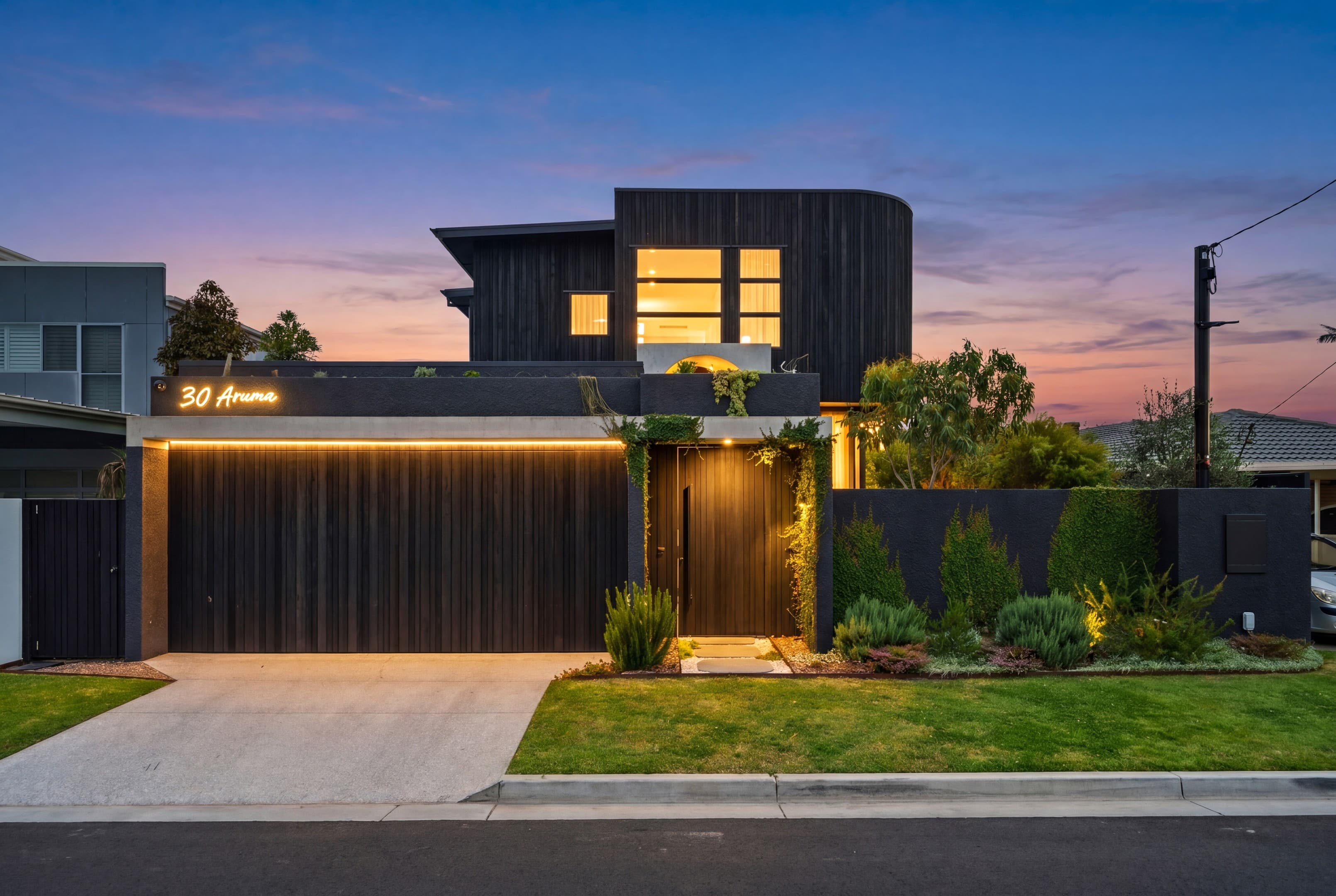 30 Aruma Avenue, Burleigh Waters — photo 1 of 5