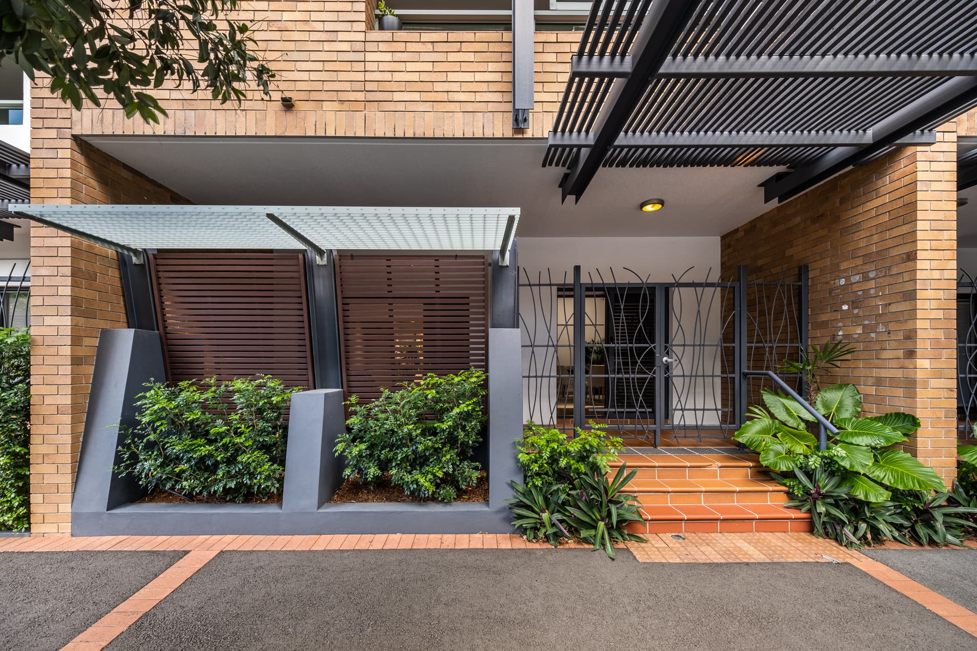 2/33 Helen Street, Teneriffe — photo 1 of 5