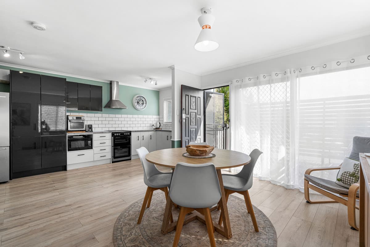 41 North Road, Wynnum West — photo 1 of 5