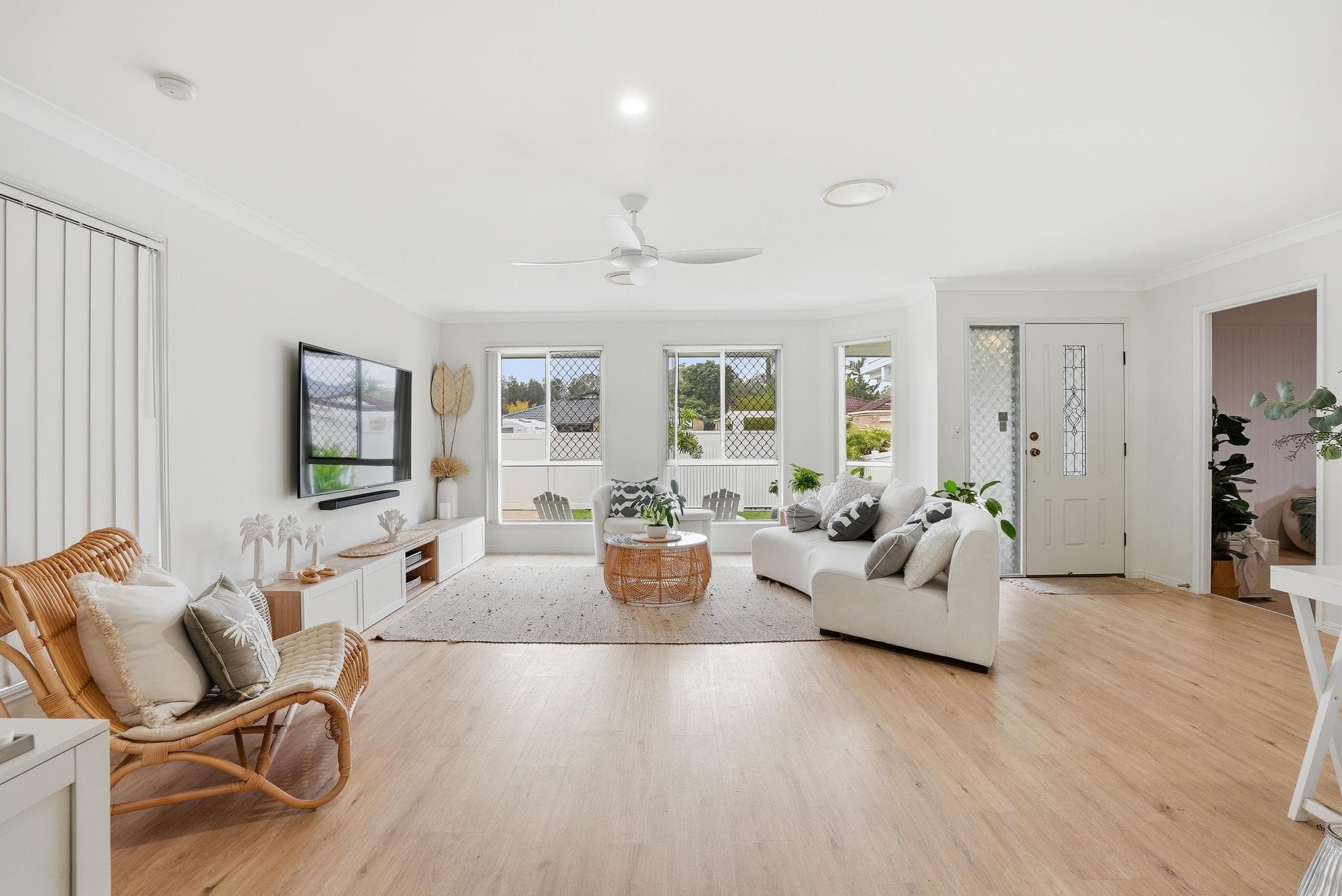33 Ottelia Drive, Elanora — photo 1 of 5