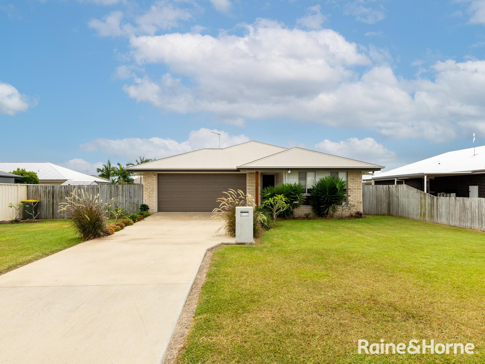 20 Dawson Avenue, Thabeban — photo 1 of 5