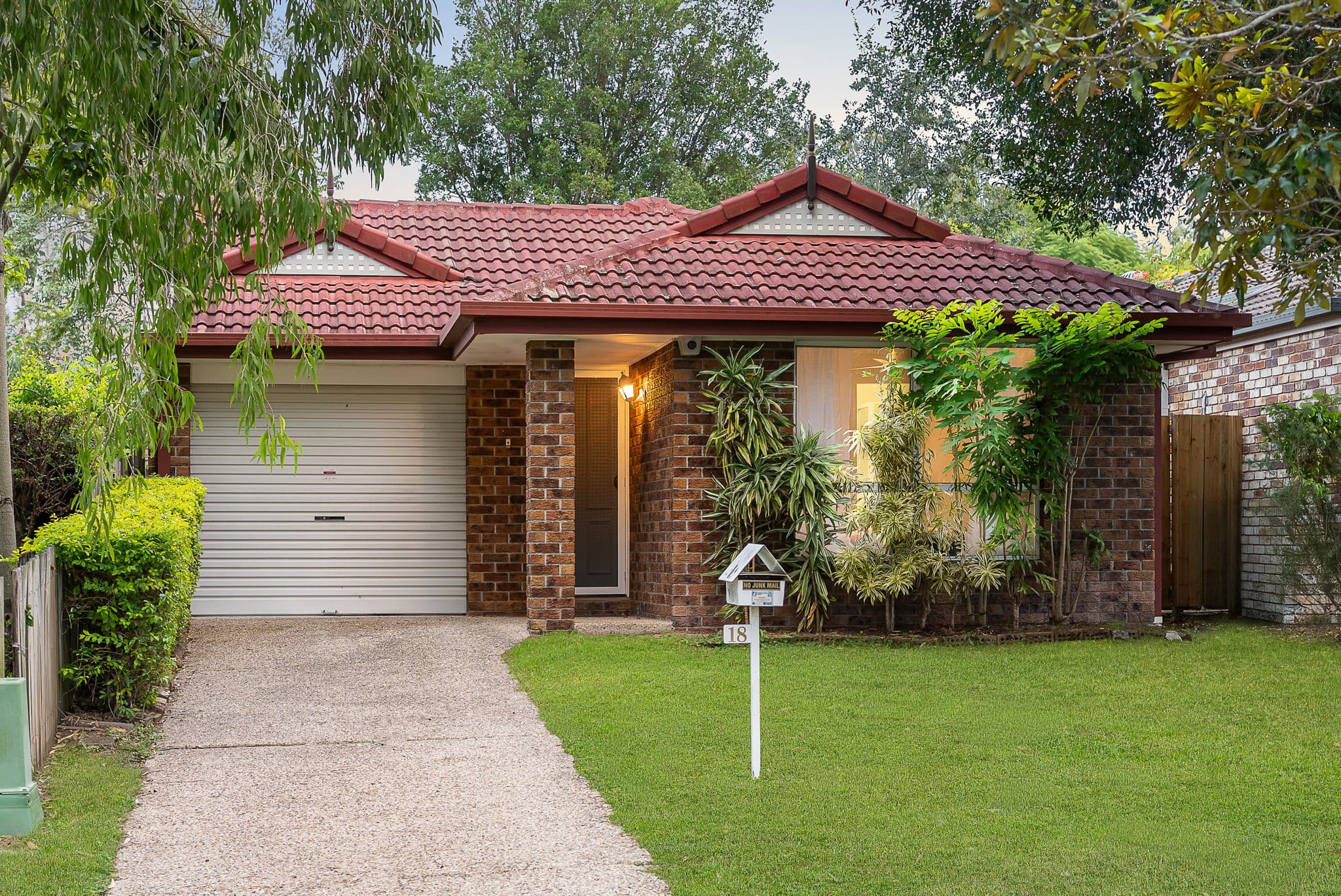 18 Dampier Crescent, Forest Lake — photo 1 of 5