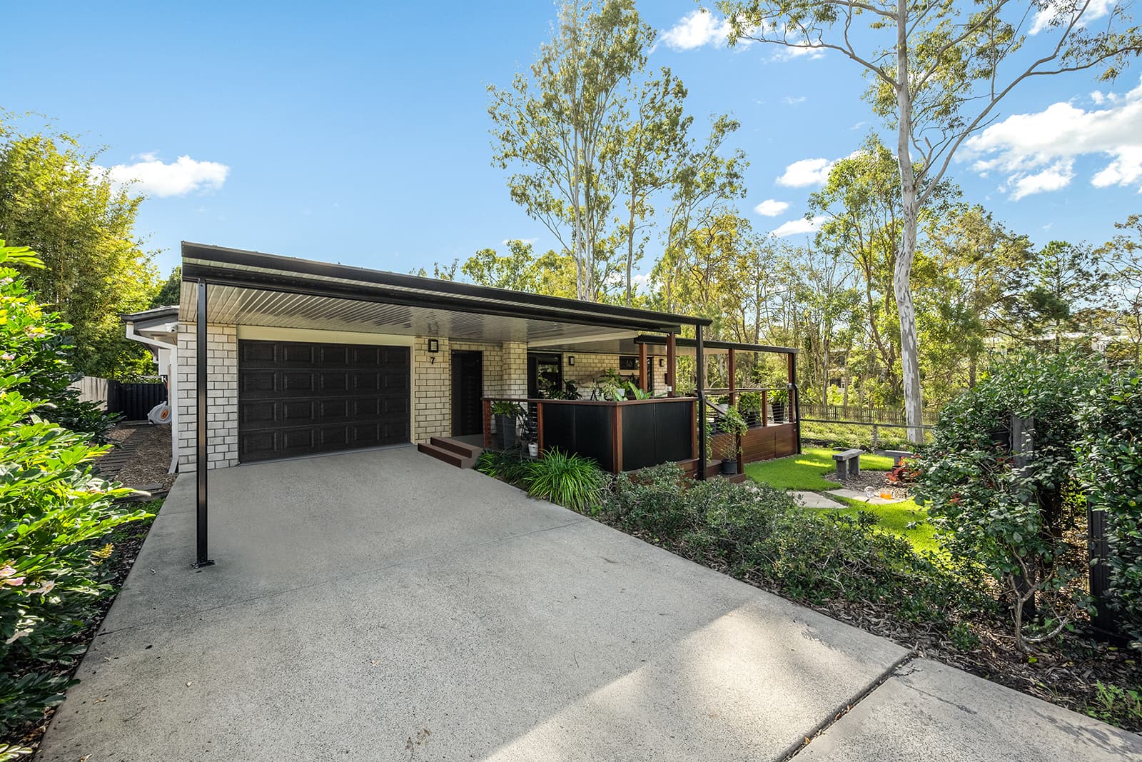 7 Atlantic Drive, Loganholme — photo 1 of 5