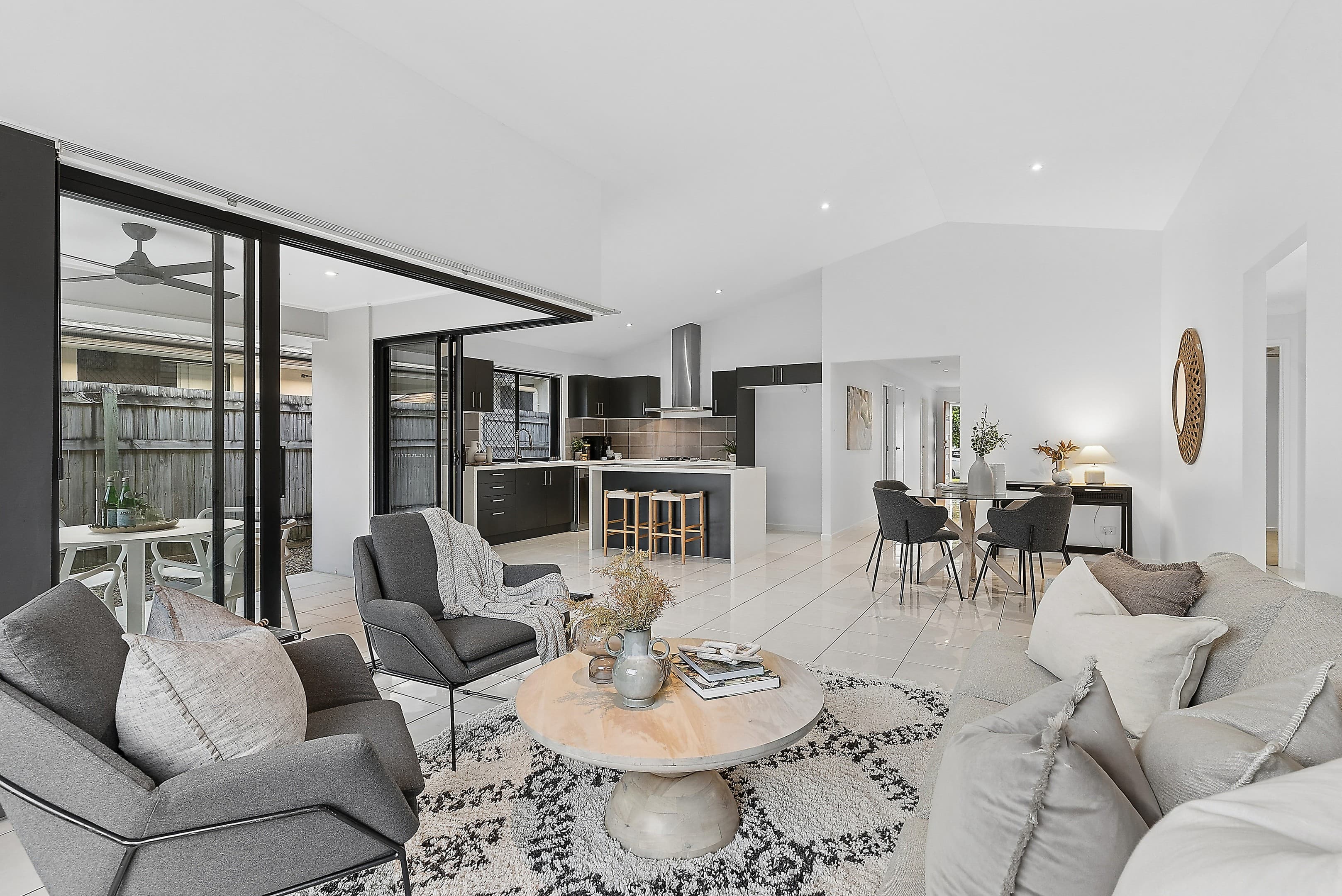 15 Lyrebird Crescent, Upper Kedron — photo 1 of 11
