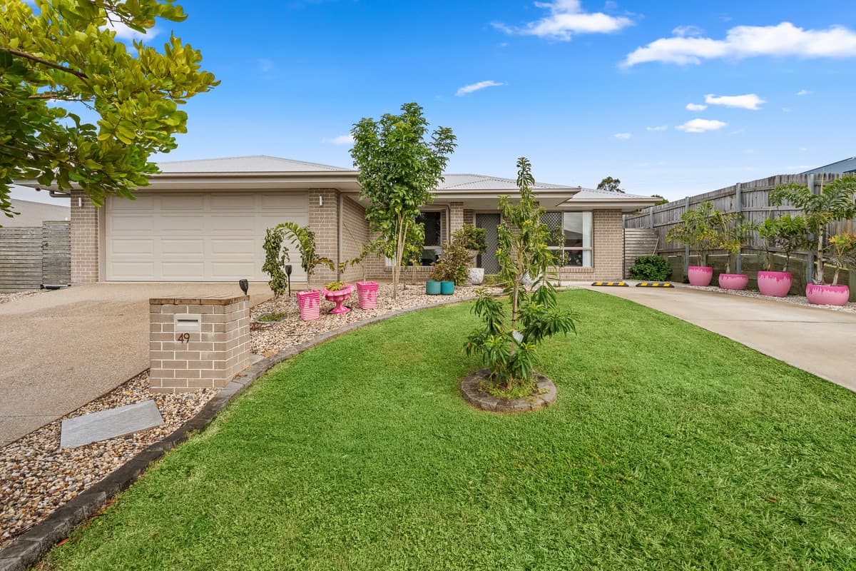 49 Wren Drive, Kawungan — photo 1 of 5