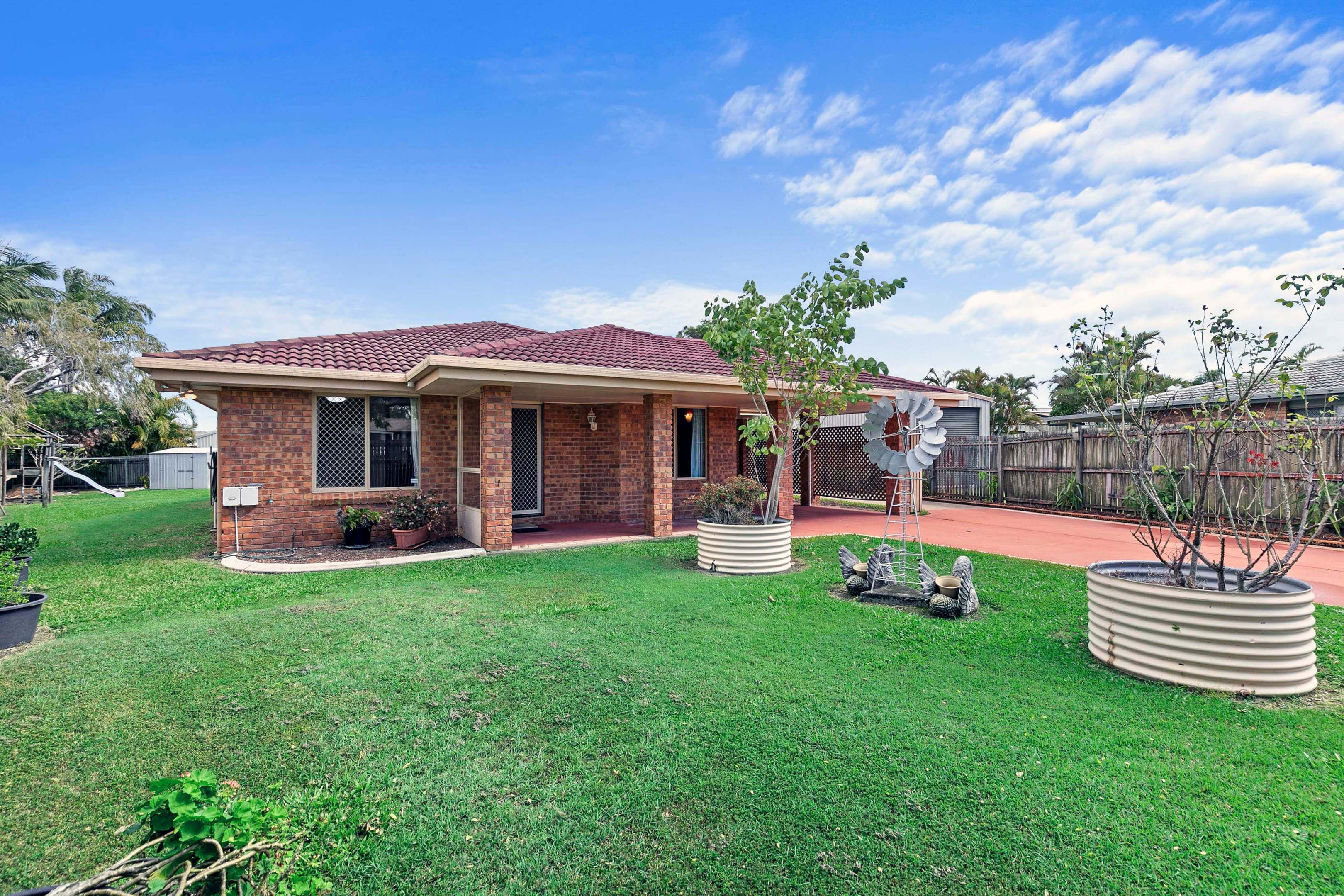 9 Queben Court, Kawungan — photo 1 of 5