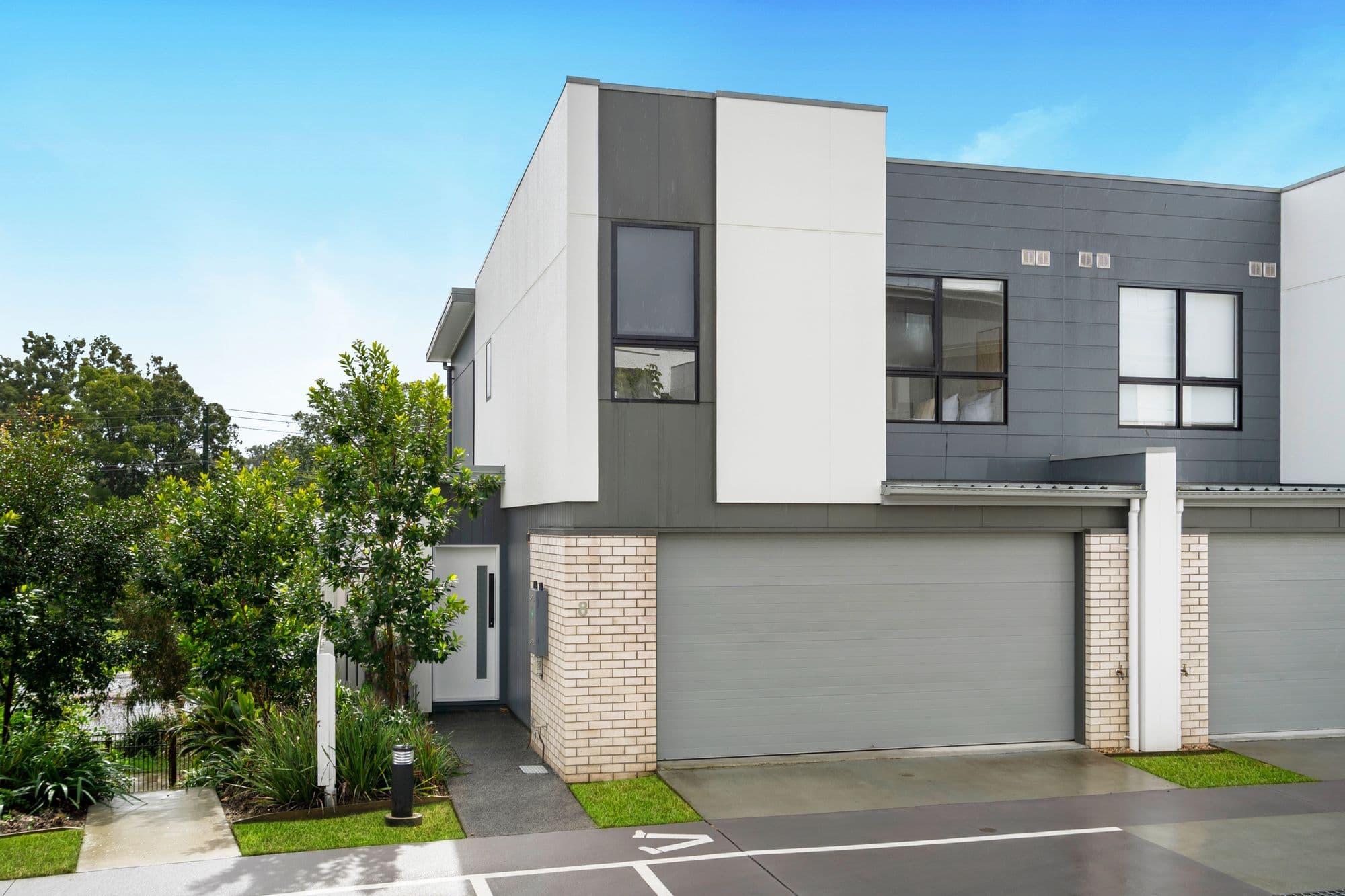 8/8 Lawrence Lyons Place, Kenmore — photo 1 of 5