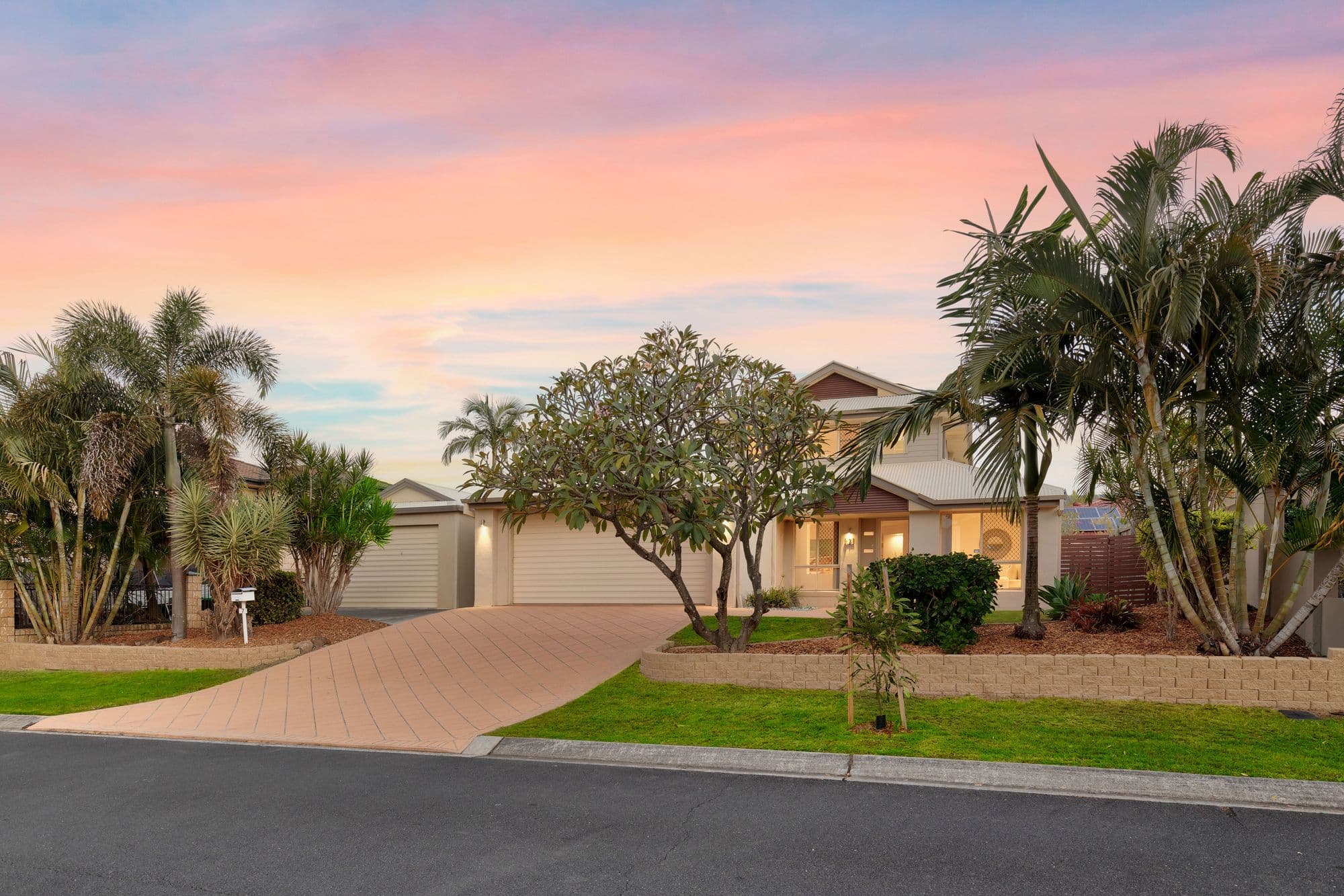 7 Cocoparra Crescent, Parkinson — photo 1 of 5