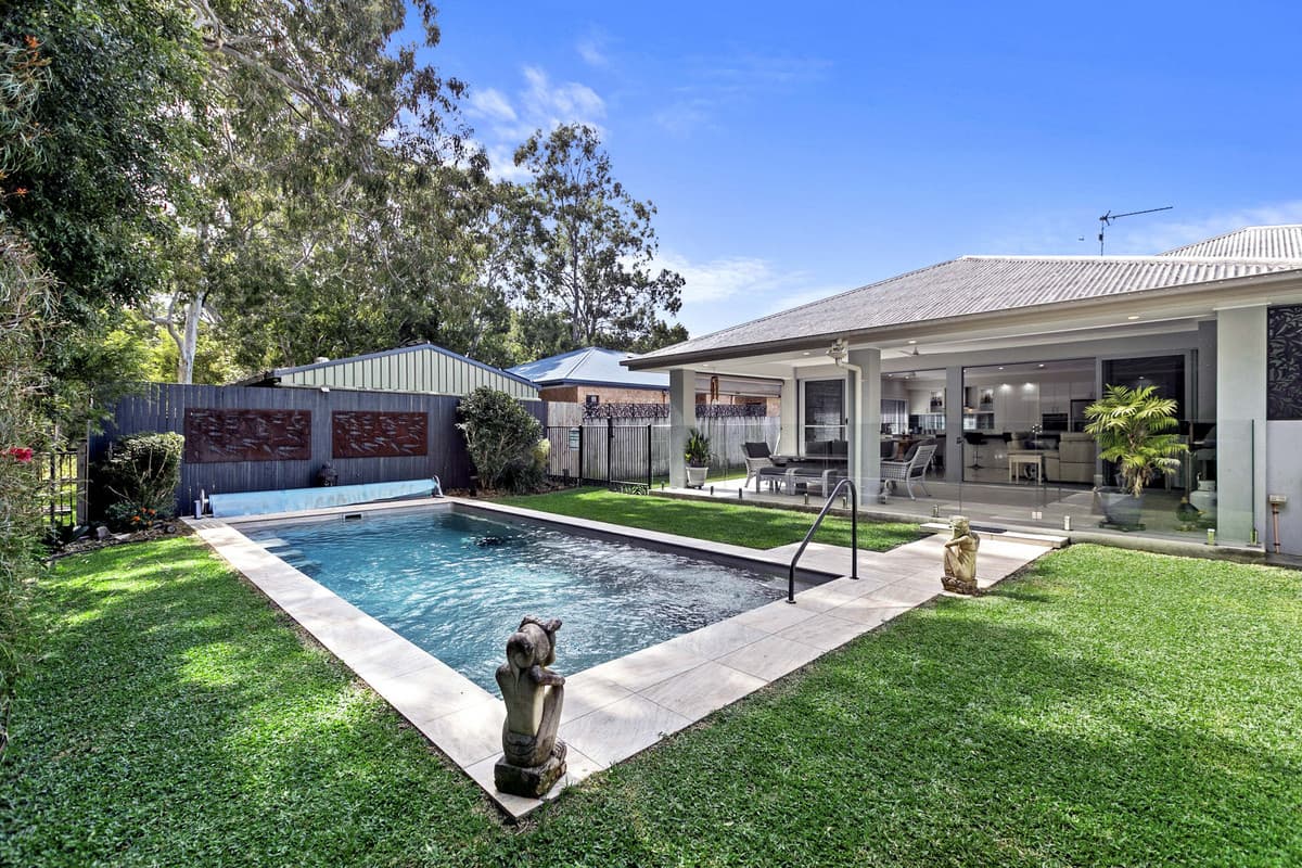 6 Parraweena Court, Point Vernon — photo 1 of 5
