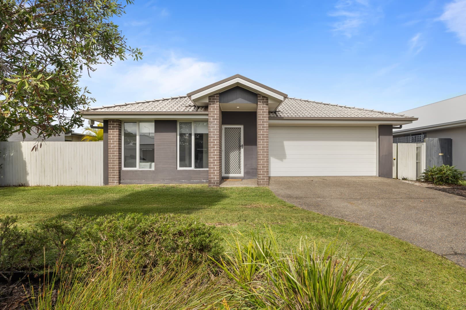 25 Wood Crescent, Baringa — photo 1 of 5
