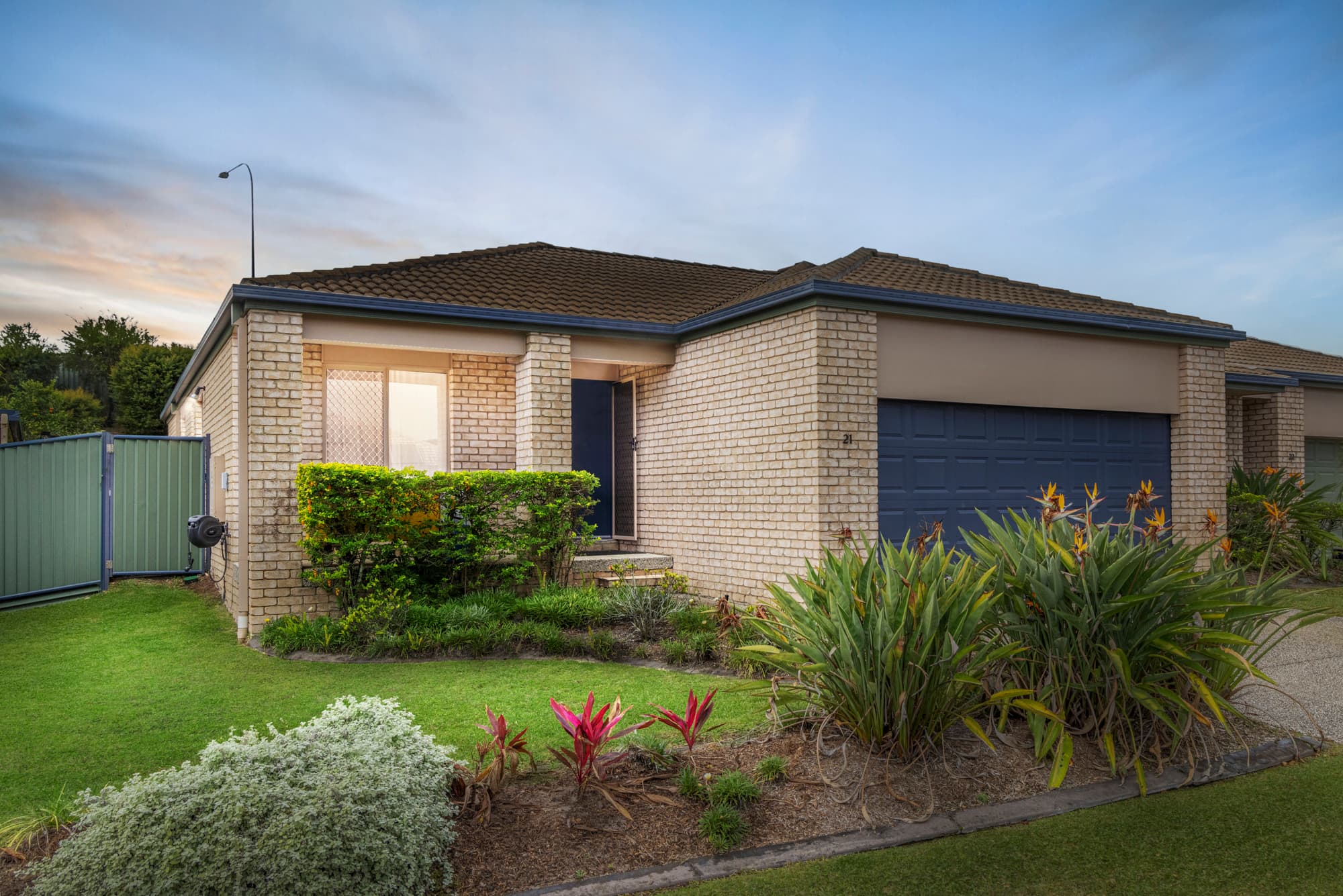 21/1 Archipelago Street, Pacific Pines — photo 1 of 5