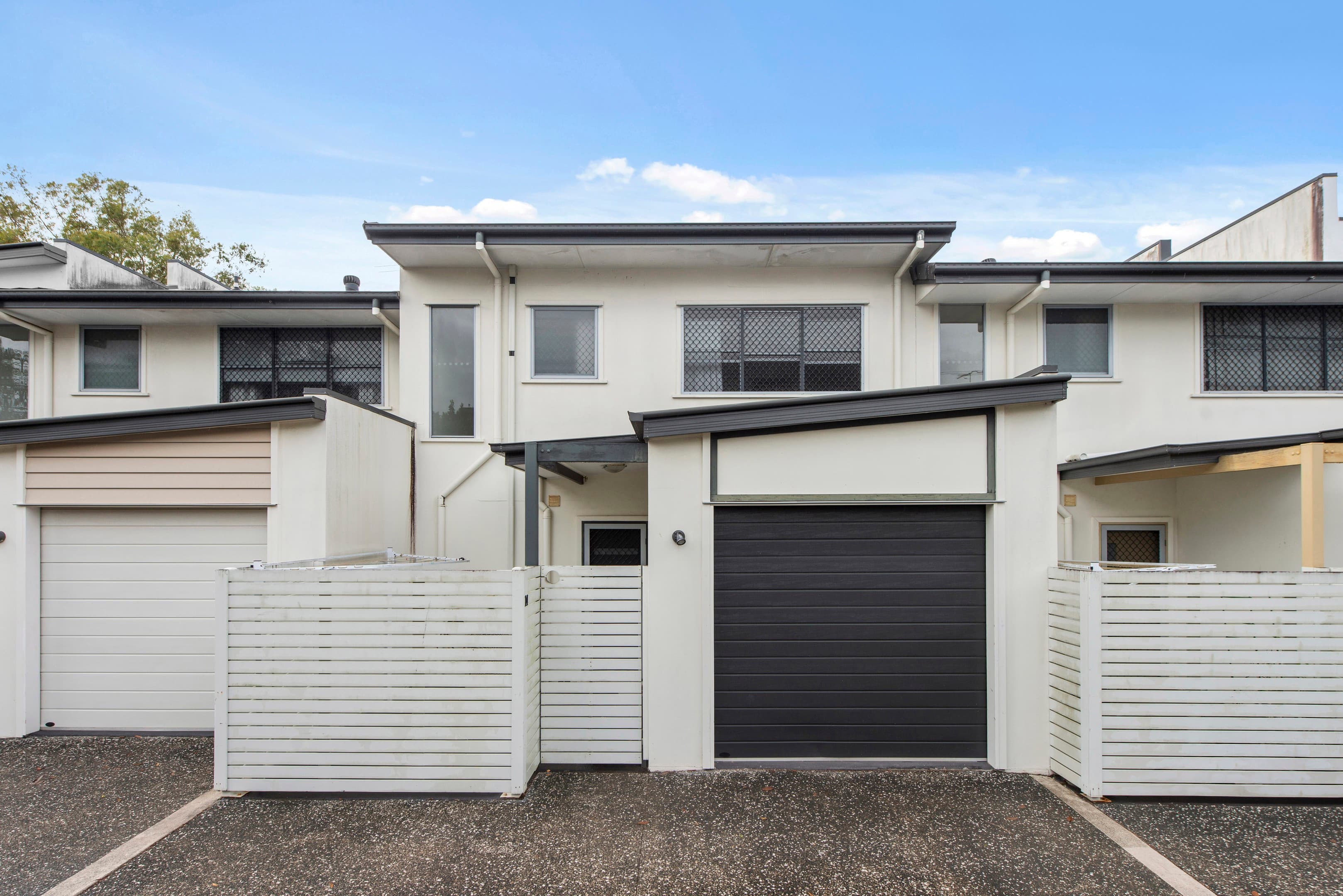 14 Worchester Crescent, Wakerley — photo 1 of 5