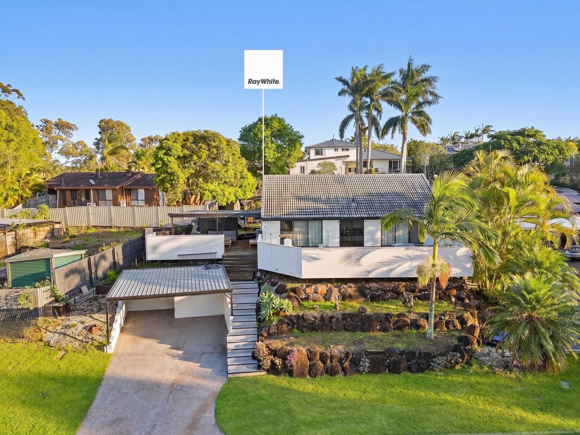 4 Cutana Court, Ashmore — photo 1 of 19