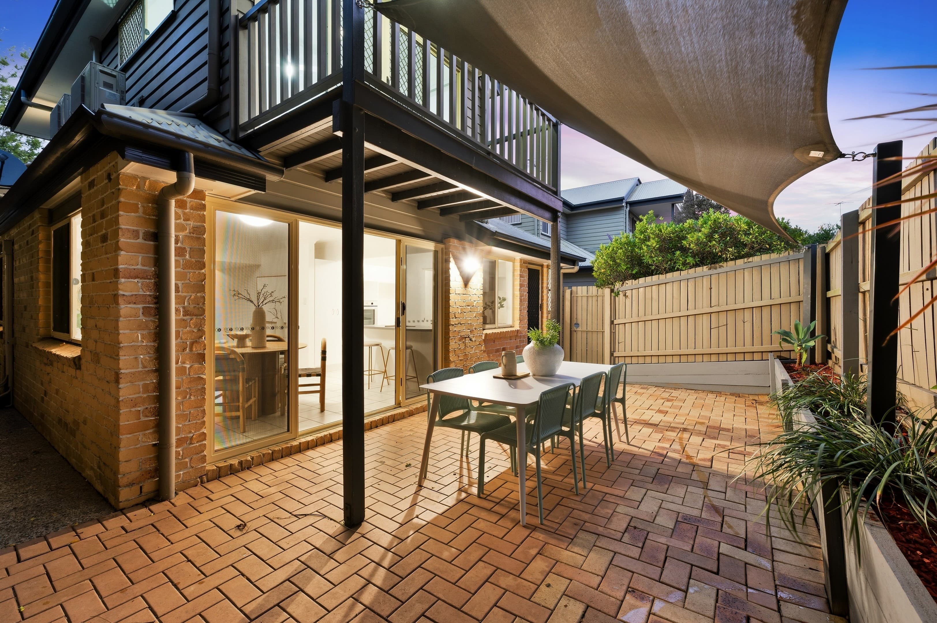 2/98 Ison Street, Morningside — photo 1 of 5