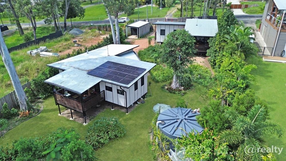 181 Kate Street, Macleay Island — photo 1 of 7