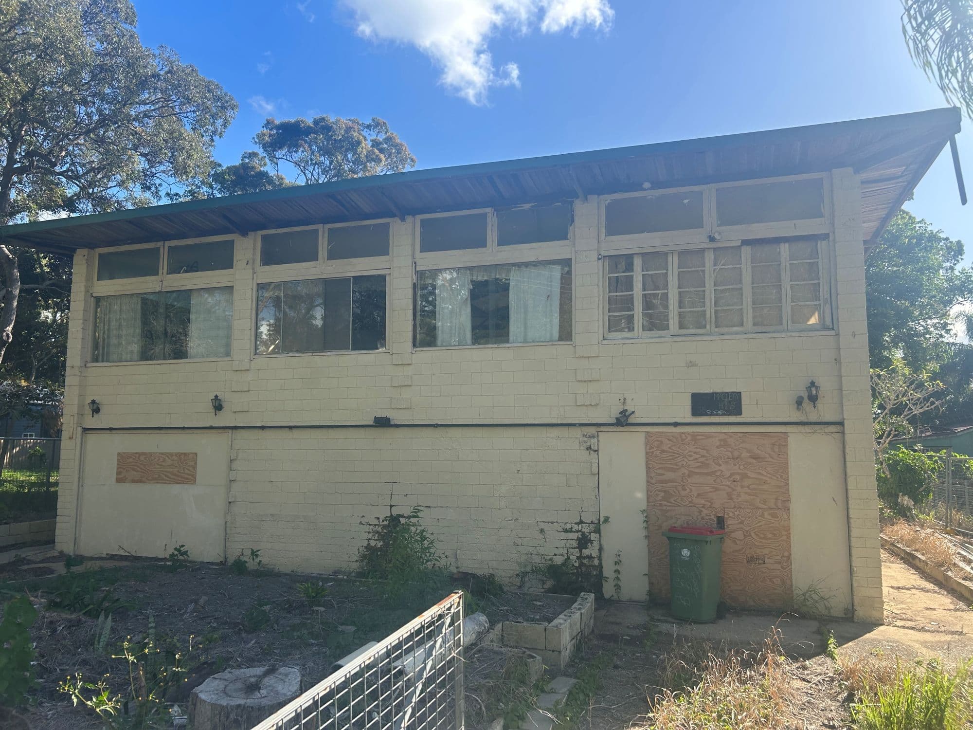 35 Cooee Crescent, Macleay Island — photo 1 of 4