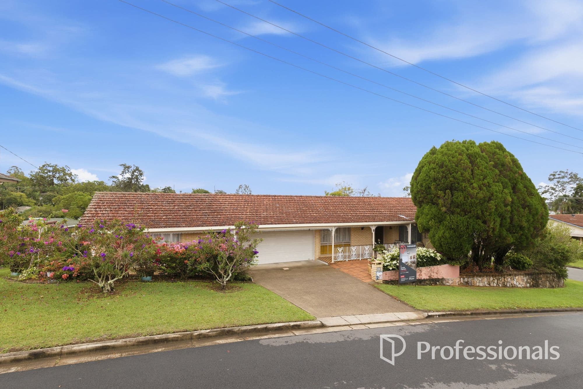 2 Eurobin Crescent, Arana Hills — photo 1 of 5
