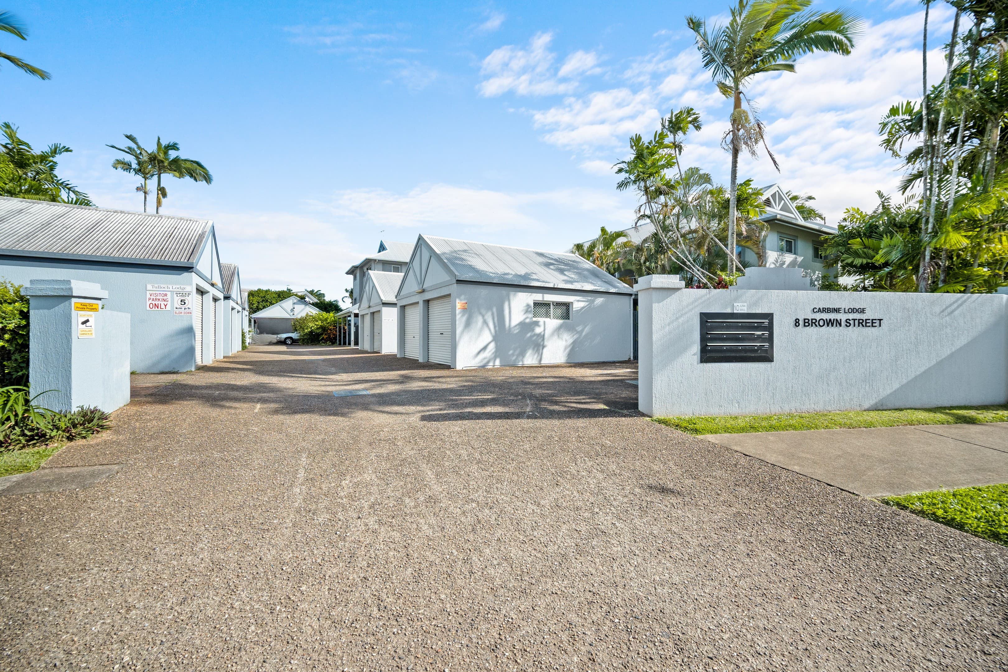 2/8 Brown Street, Woree — photo 1 of 5
