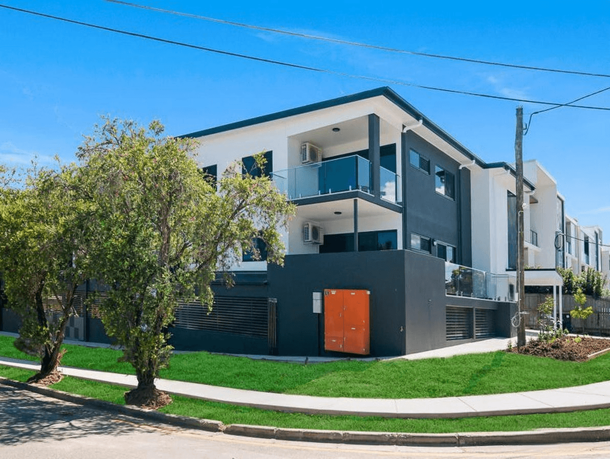 1/52 Ludwick Street, Cannon Hill — photo 1 of 5